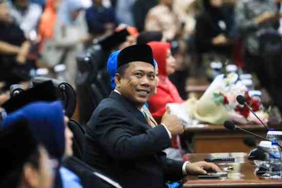 Idris Akan Beri Rp100 Juta Bagi Pihak yang Bisa Buktikan Dirinya Main Judi Sambung Ayam