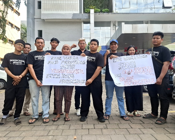 Warga RW 013 Penjaringan Geruduk Kantor Kecamatan Penjaringan, Tuntut Transparansi dana Fasum