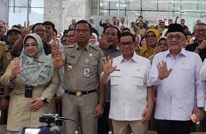 Walikota Munjirin Dampingi Gubernur Pramono Anung Luncurkan Program Try Out untuk Siswa Penerima KJP di Jakarta Timur