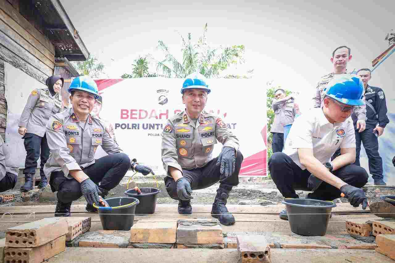 Polri Hadir, Polda Sumsel Bedah Rumah untuk Masyarakat