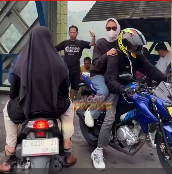 Jembatan Cirahong Diduga Jadi Ajang Pungli, Warganet Geram & Desak Pemda Jawa Barat Turun Tangan