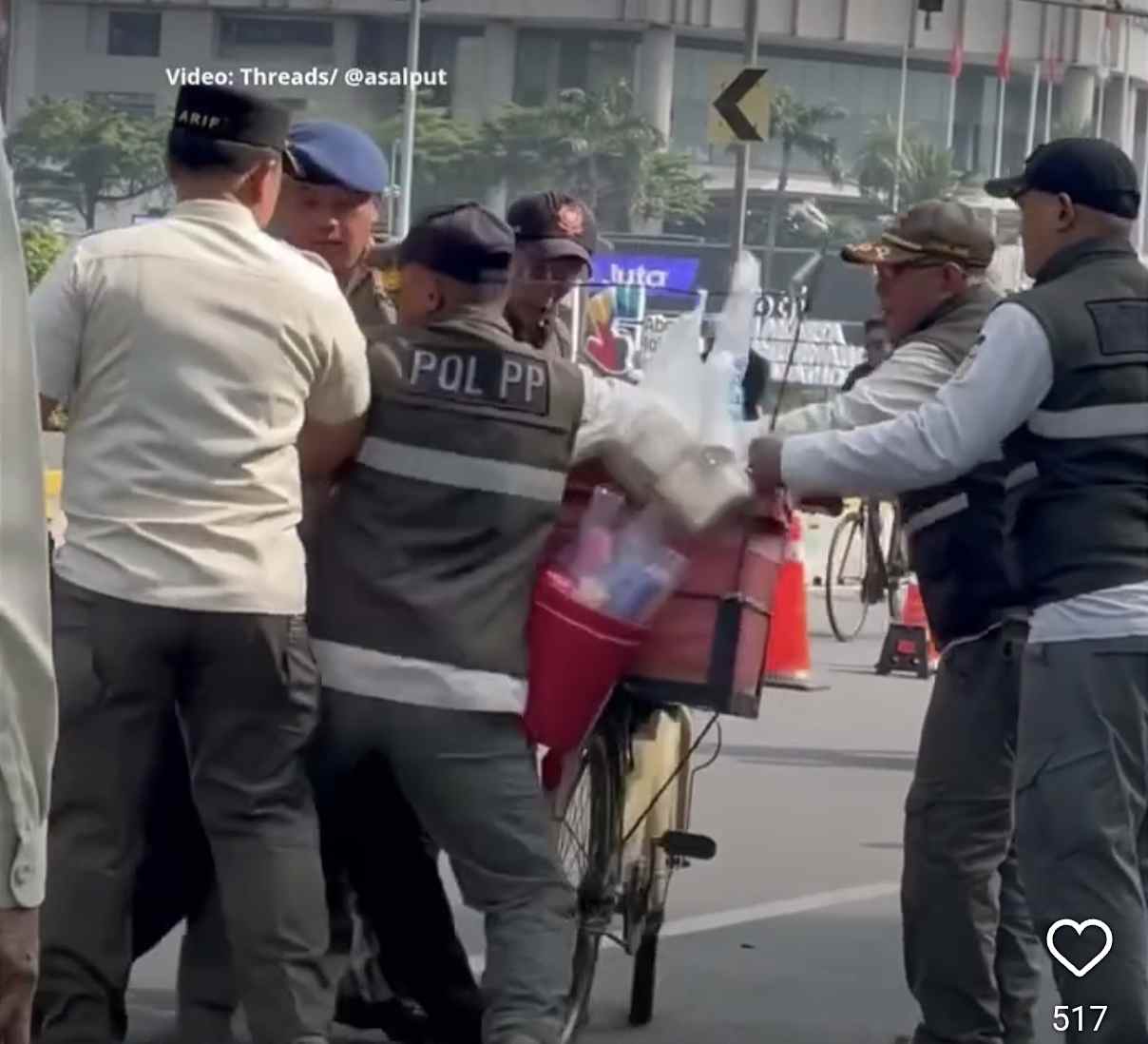 Video Satpol PP Jakarta Pusat Diduga Aniaya Pedagang Es Krim Saat CFD, Tuai Kecaman Warganet