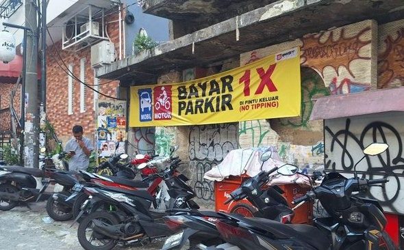 kondisi-parkir-liar-di-parkiran-blok-m-square-saat-ini-telah-diawasi-oleh-petugas-parkir-resmi-jakarta-rabu-142026-antaraluthf-1775041458144_169